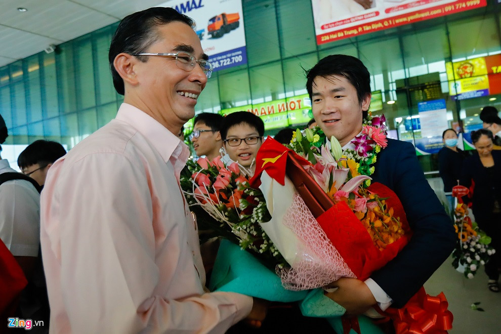 Nam sinh điểm cao nhất Olympic Toán quốc tế bật lên từ một học sinh lớp thường